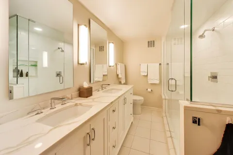 $935,000 | 1630 Sheridan Road, Unit 2C, Wilmette, IL 60091