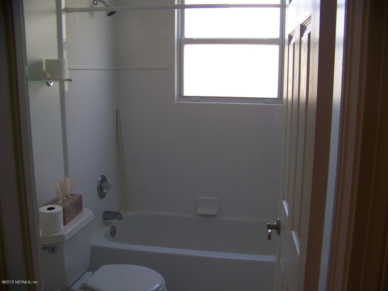 9761 Kline Road Jacksonville, FL 32246 - Photo 33 of 71 a bathroom with a bathtub toilet and shower