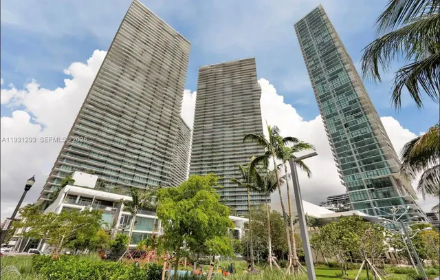 a view of a multi story building