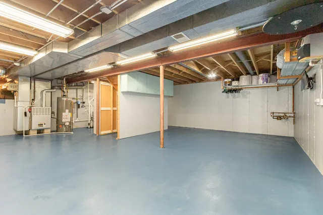 a view of walk in an empty room