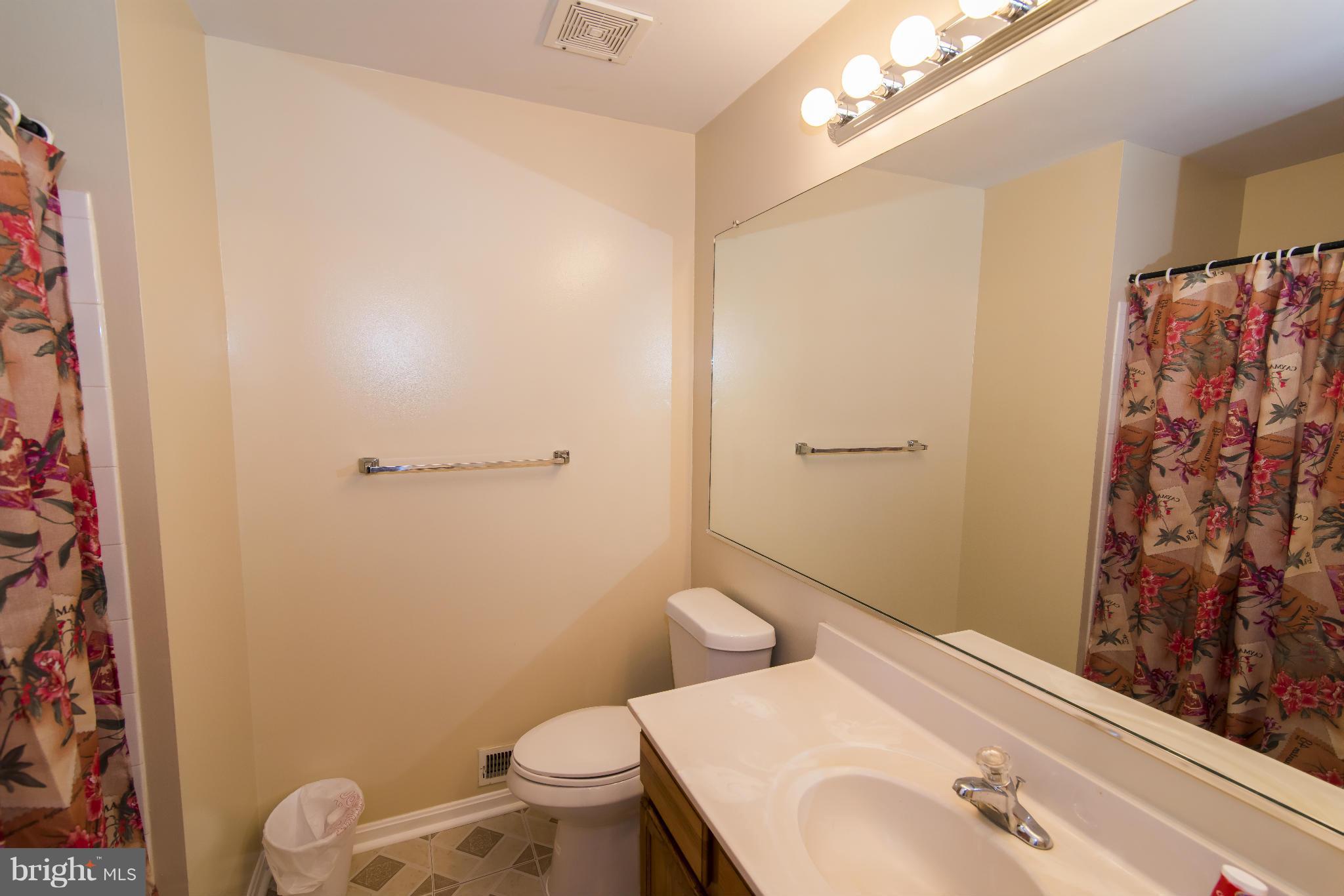 7433 Rokeby Drive, Unit 10 Manassas, VA 20109 - Photo 22 of 27 Bath (Master)