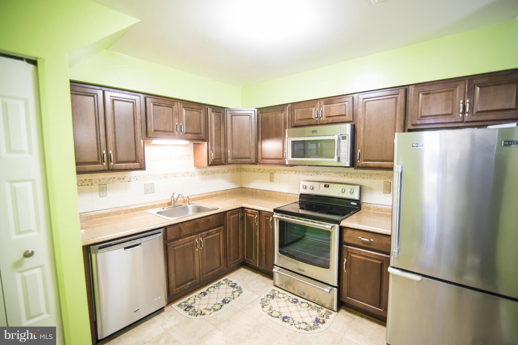 7433 Rokeby Drive, Unit 10 Manassas, VA 20109 - Photo 7 of 27 Kitchen