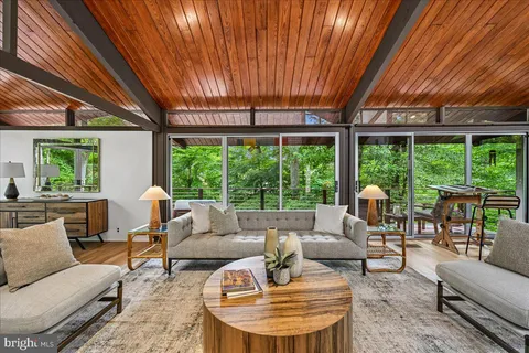$1,995,000 | 6620 Fernwood Court, Bethesda, MD 20817