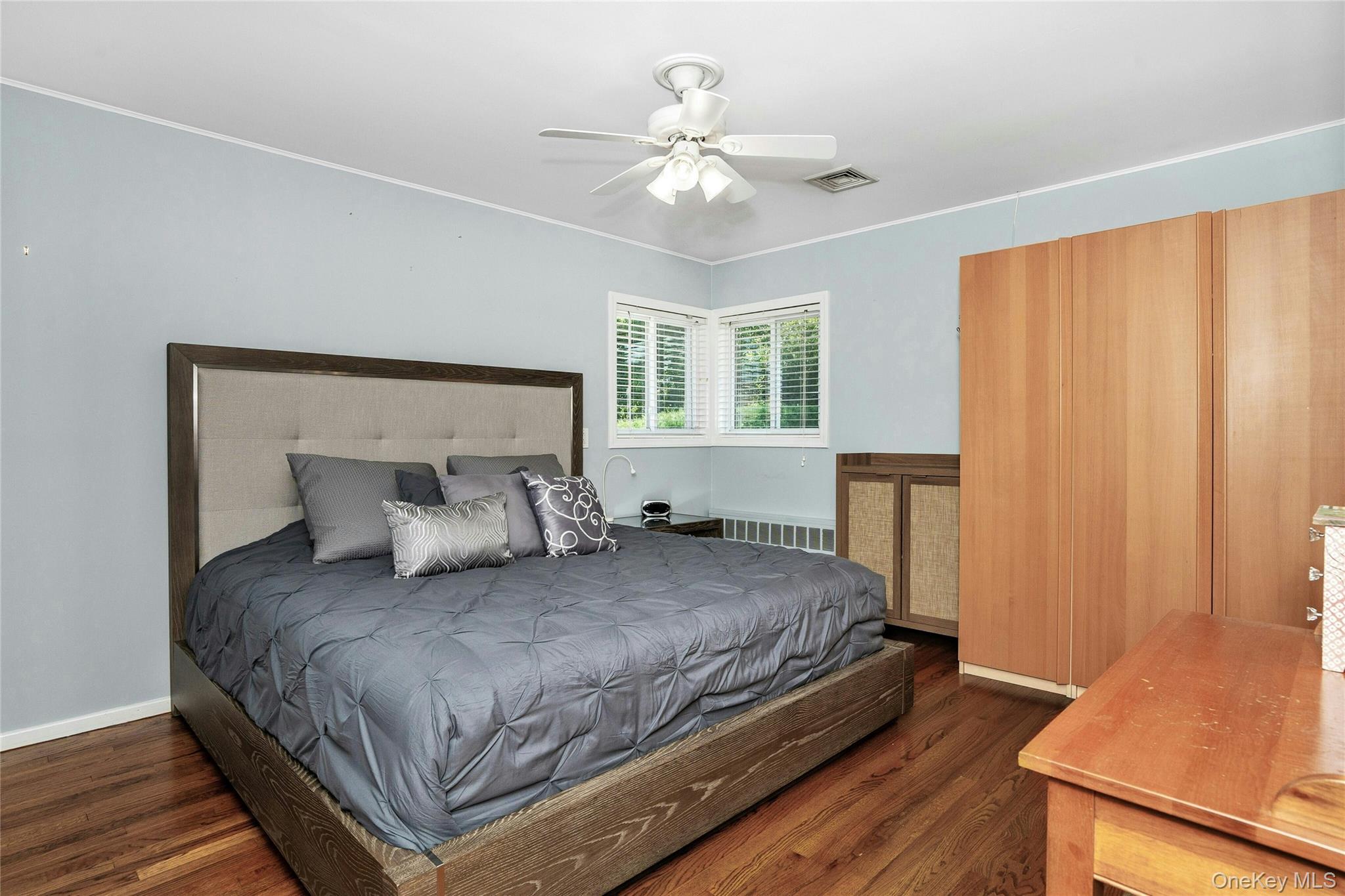 109 Plymouth Road Plainview, NY 11803 - Photo 12 of 25 Gallery Image 12