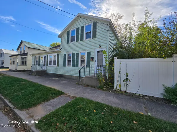 $1,849 | 70 Oak Street, Saratoga Springs, NY 12866