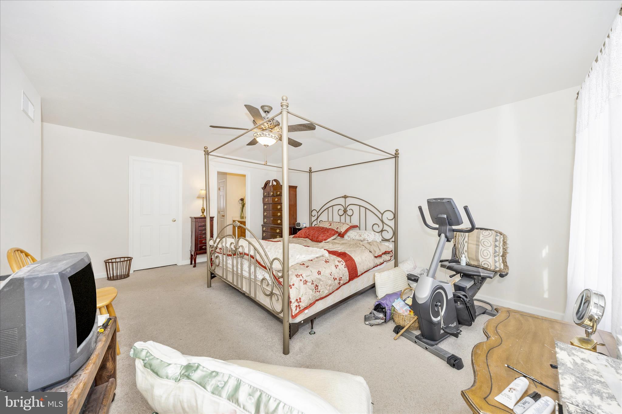 7523 Seneca Ridge Drive York, PA 17403 - Photo 27 of 55 Primary Bedroom