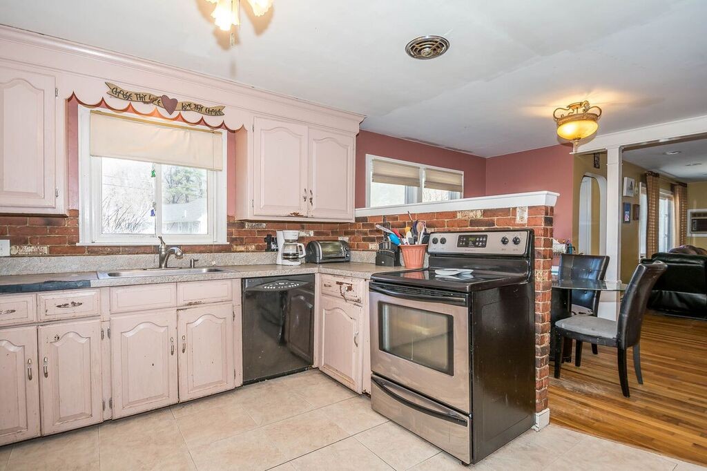 68 Lowell Road North Reading, MA 01864 - Photo 1 of 20 Gallery Image 1