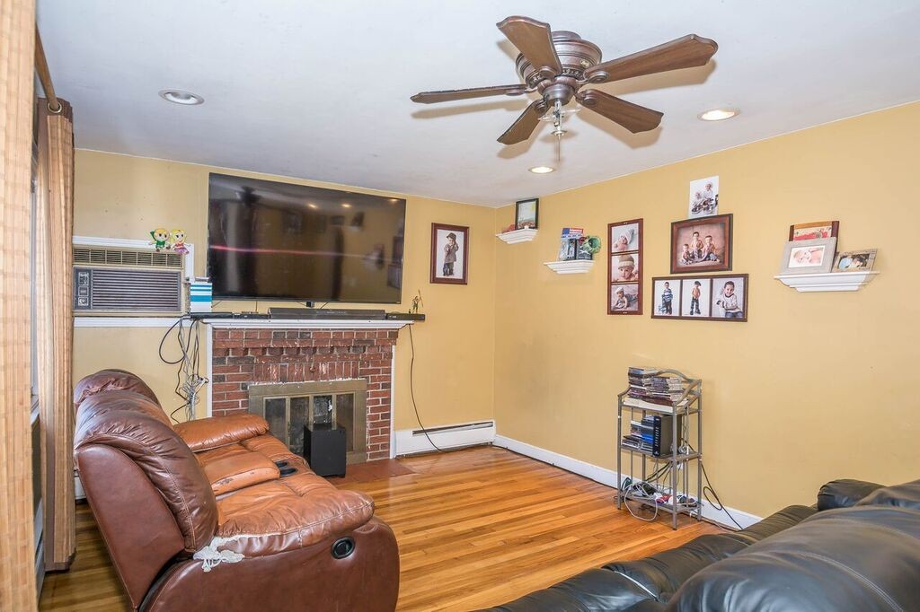 68 Lowell Road North Reading, MA 01864 - Photo 5 of 20 Gallery Image 5