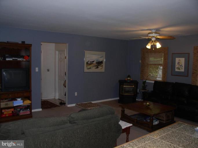 19116 Chandlee Mill Road Sandy Spring, MD 20860 - Photo 5 of 14 Living Room