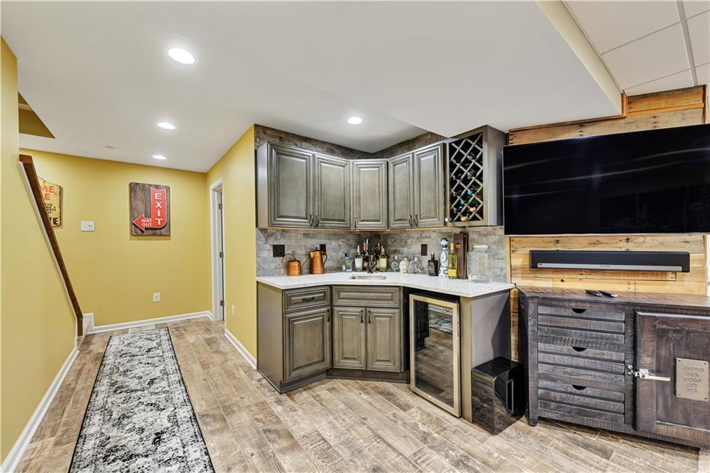 222 Long Ridge Drive Coraopolis, PA 15108 - Photo 15 of 21 Gallery Image 15