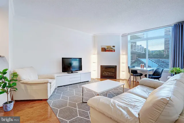 $2,197 | 3101 North Hampton Drive, Unit 202, Alexandria, VA 22302