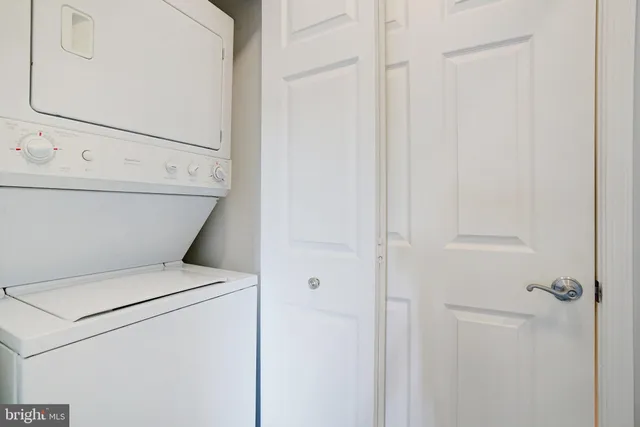 a close up view of a washer and dryer