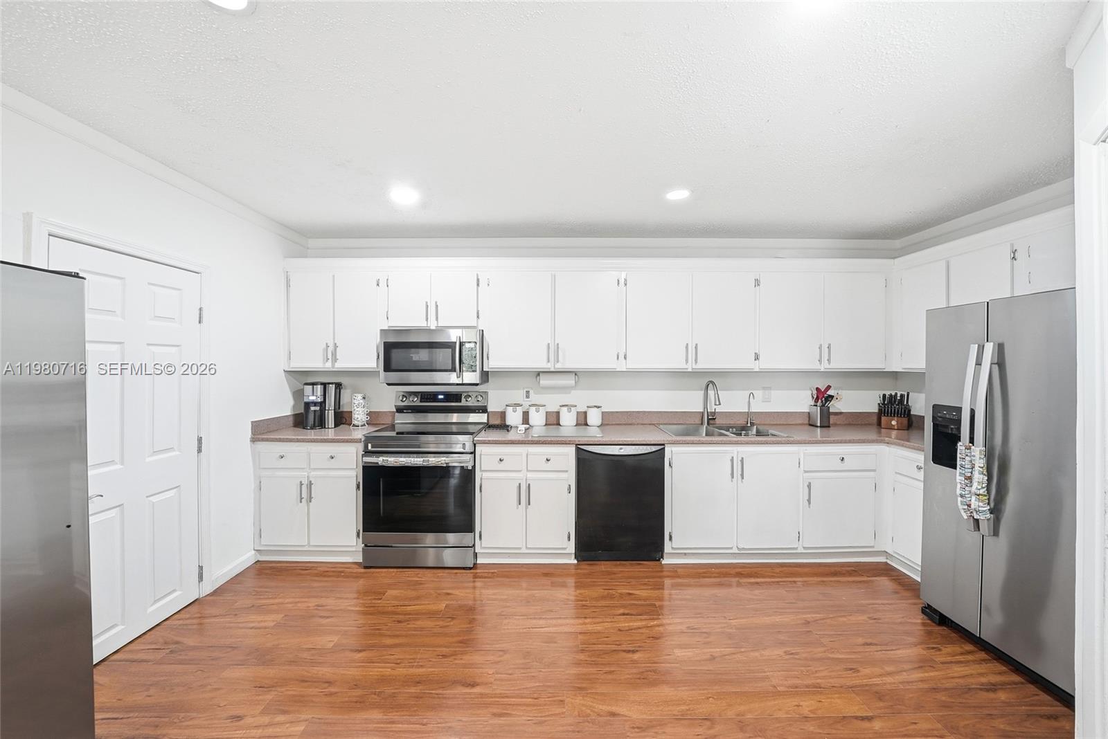 567 Racquet Club Road, Unit 18 Weston, FL 33326 - Photo 23 of 36