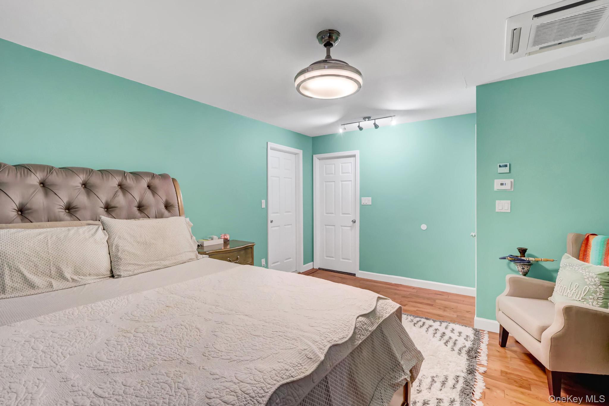 301 Oak Neck Road West Islip, NY 11795 - Photo 11 of 16