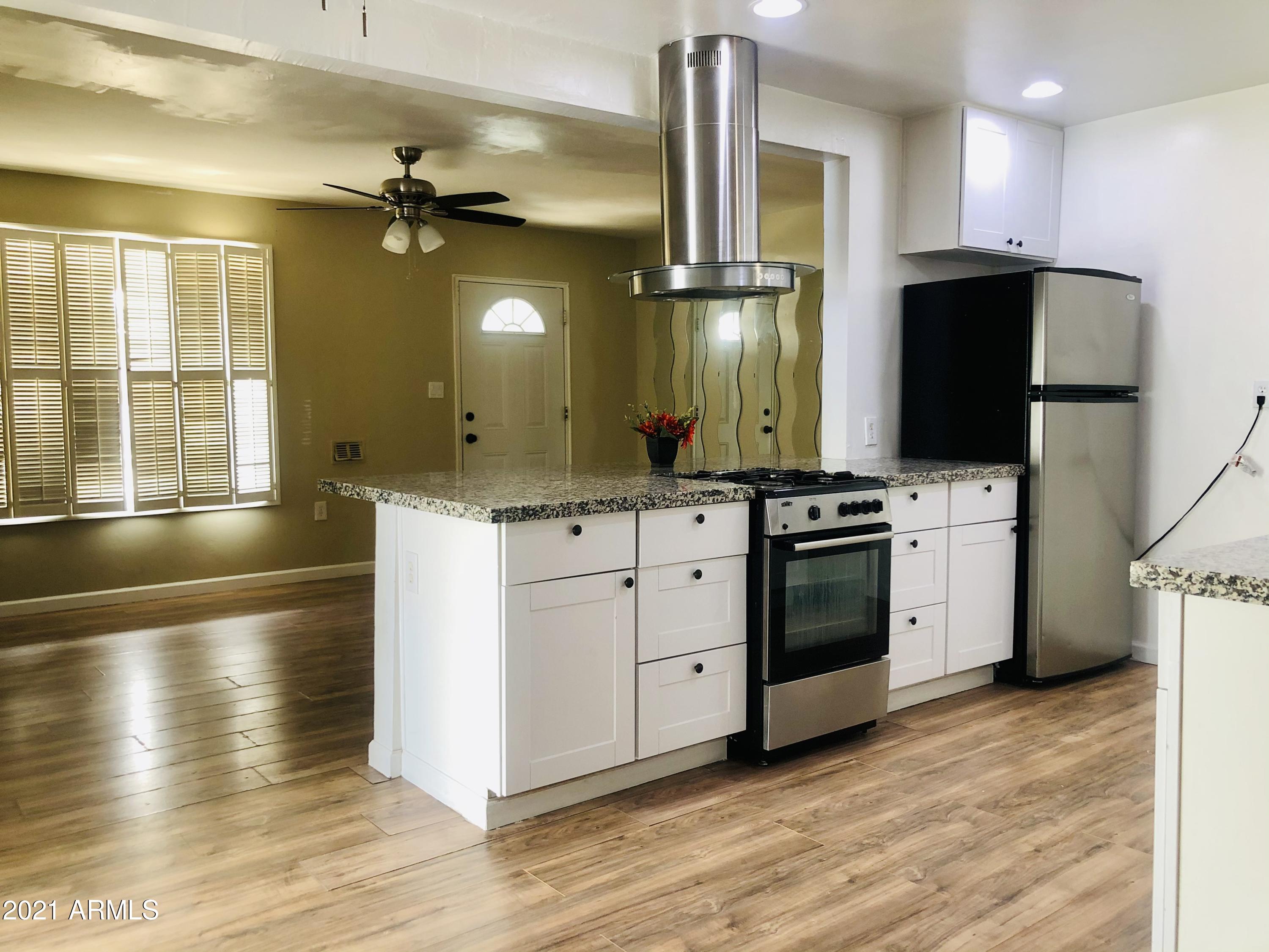 2452 East Almeria Road Phoenix, AZ 85008 - Photo 8 of 19 ACD0C3E5-3561-4414-A08B-09265CB005C1