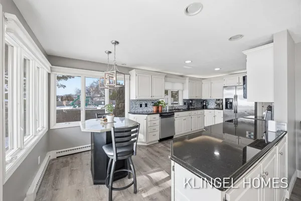 $1,150,000 | 530 Glenwood Avenue, Muskegon, MI 49445