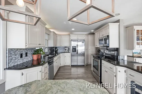 $1,150,000 | 530 Glenwood Avenue, Muskegon, MI 49445
