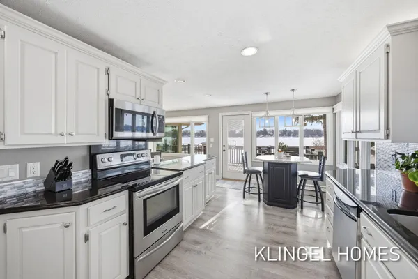 $1,150,000 | 530 Glenwood Avenue, Muskegon, MI 49445