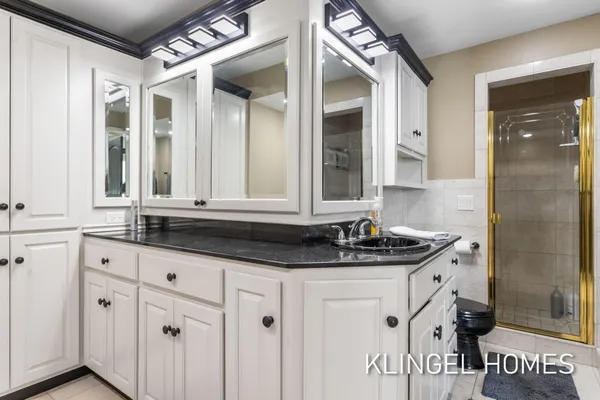 $1,150,000 | 530 Glenwood Avenue, Muskegon, MI 49445