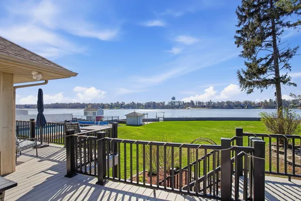 $1,150,000 | 530 Glenwood Avenue, Muskegon, MI 49445