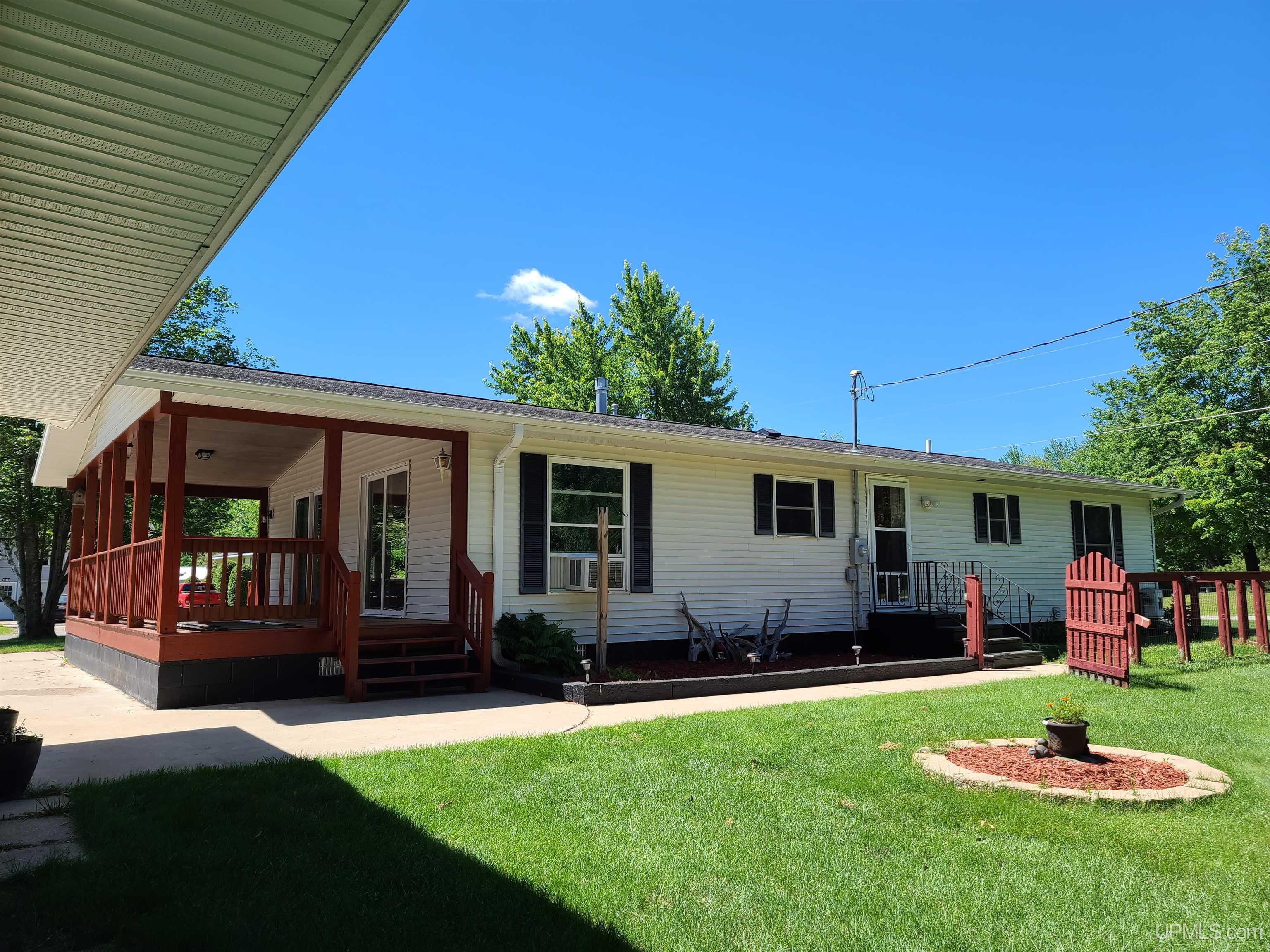 4776 17th Road Escanaba, MI 49829 - Photo 5 of 19