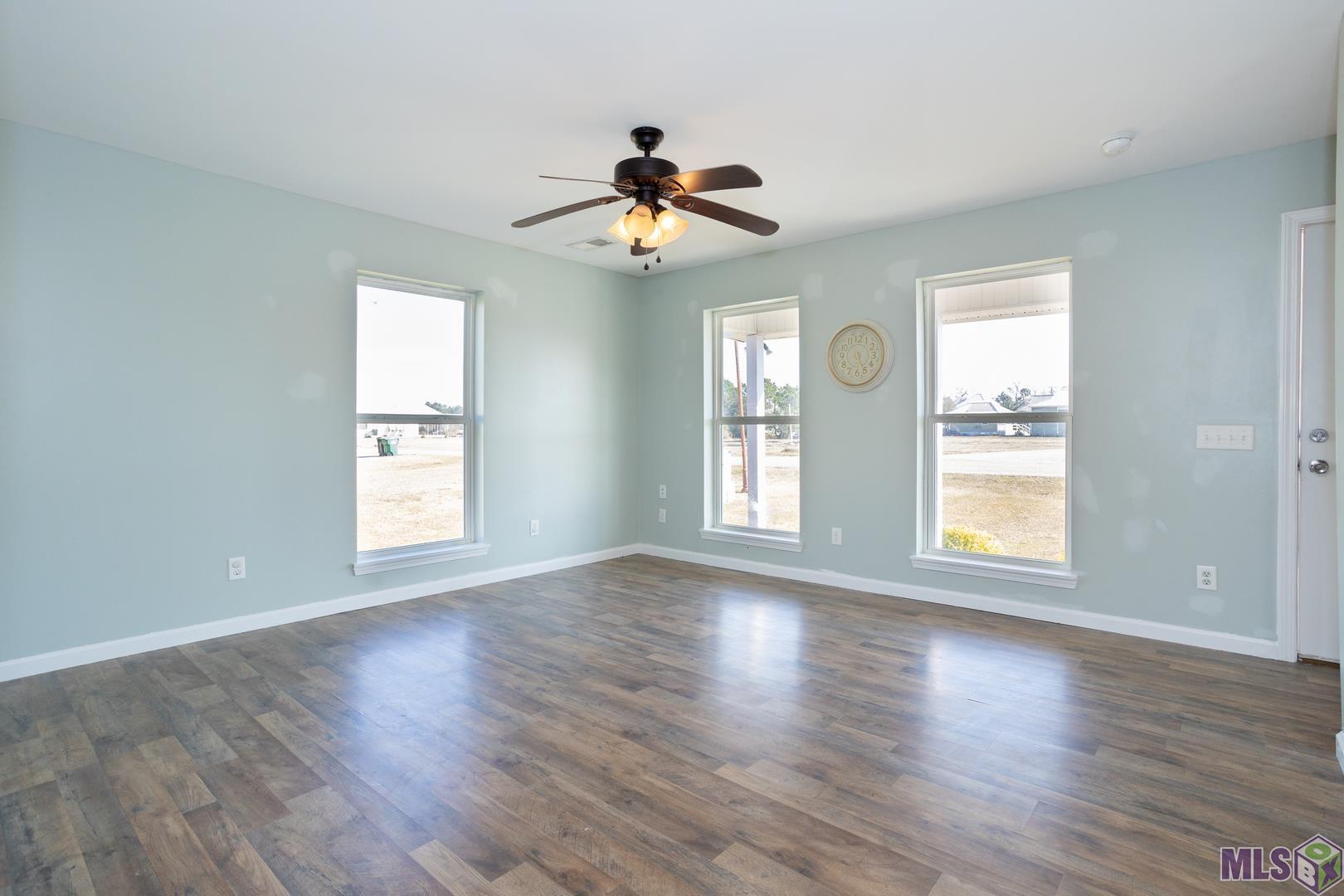 26241 Riverscape Drive Springfield, LA 70462 - Photo 4 of 32
