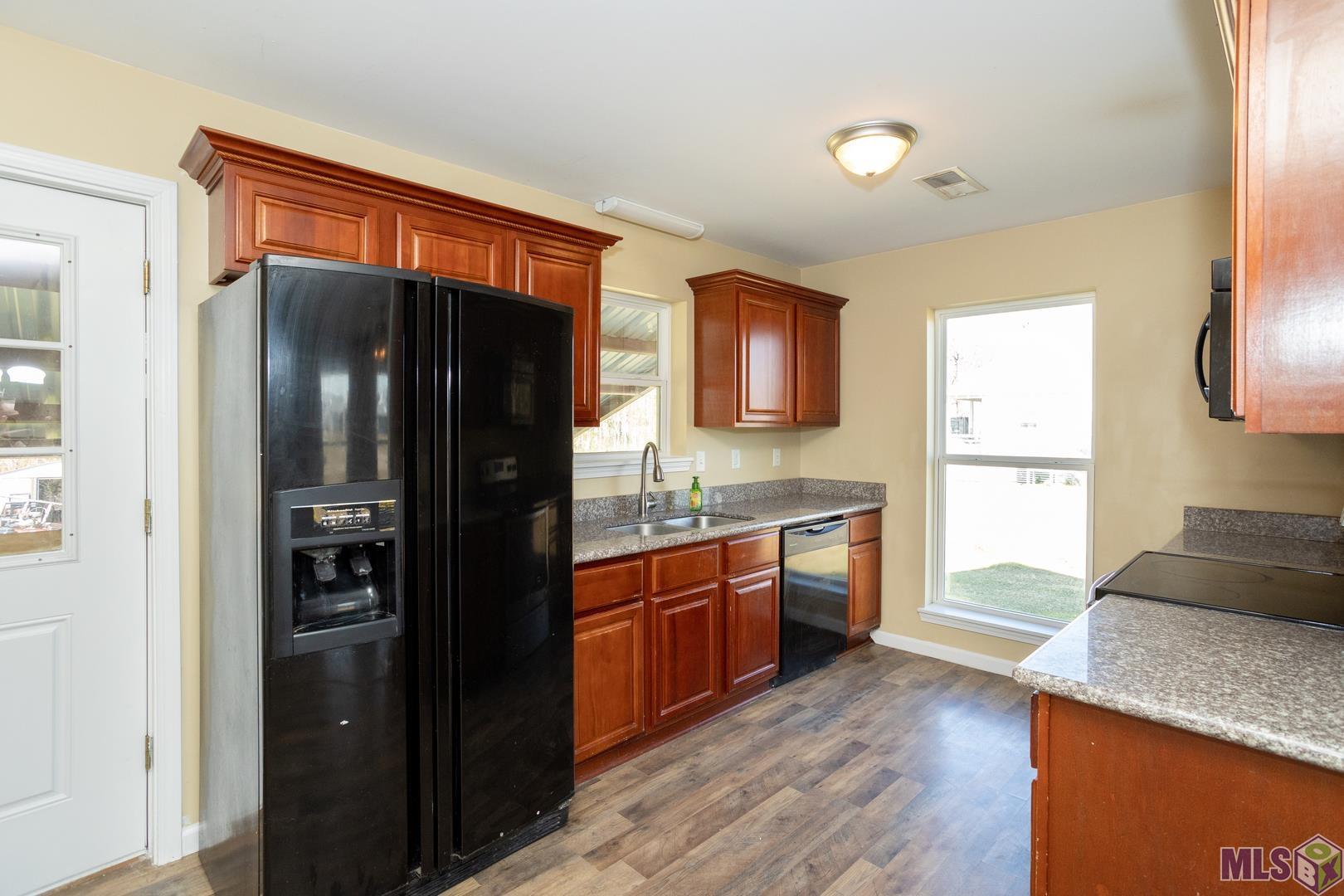 26241 Riverscape Drive Springfield, LA 70462 - Photo 7 of 32