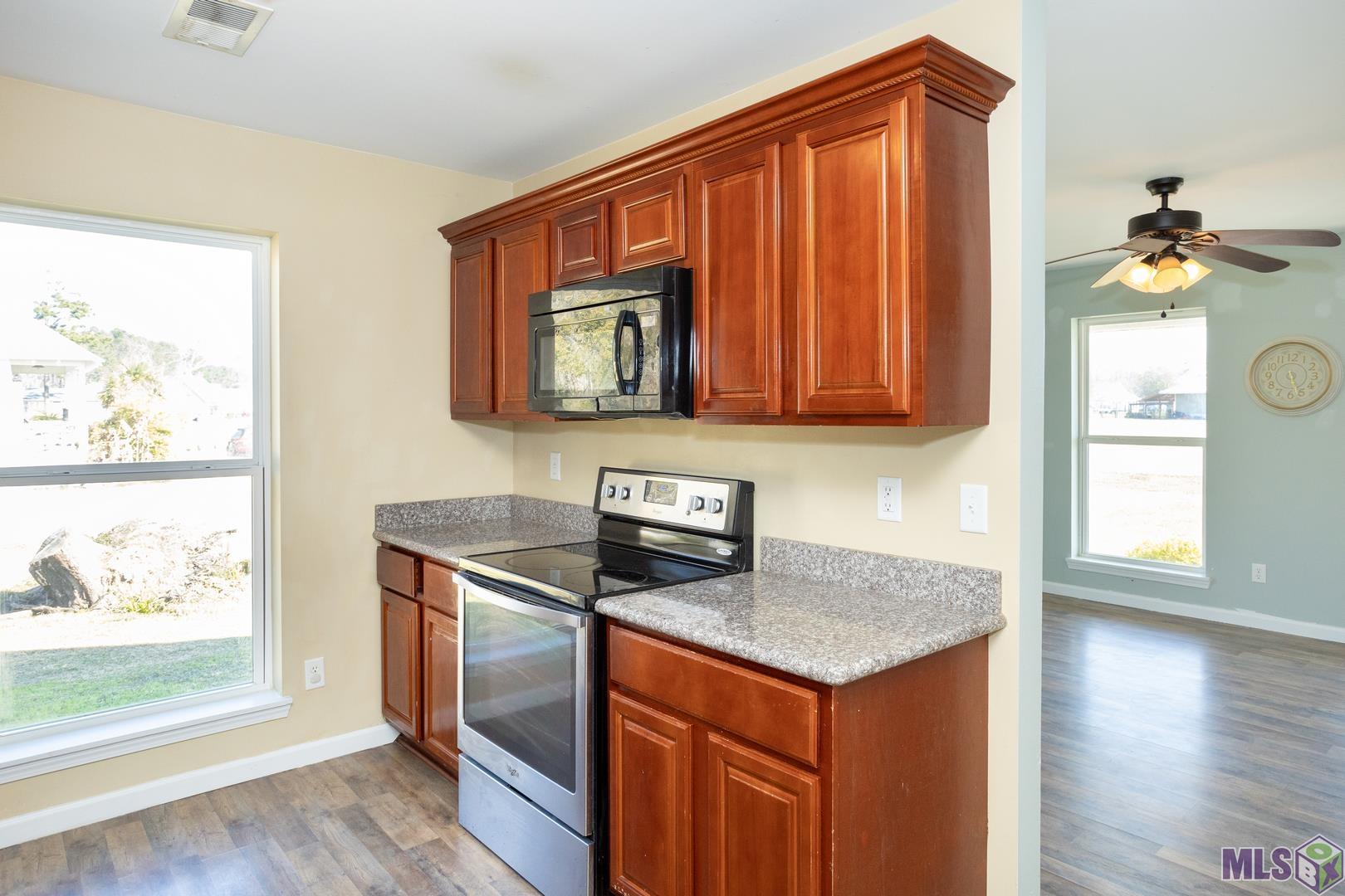 26241 Riverscape Drive Springfield, LA 70462 - Photo 8 of 32