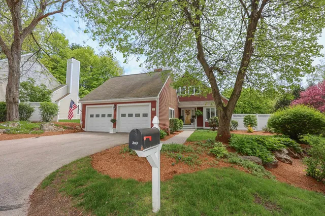 $625,000 | 203 Straw Hill Road, Manchester, NH 03104