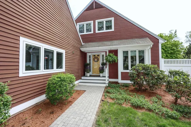 $625,000 | 203 Straw Hill Road, Manchester, NH 03104