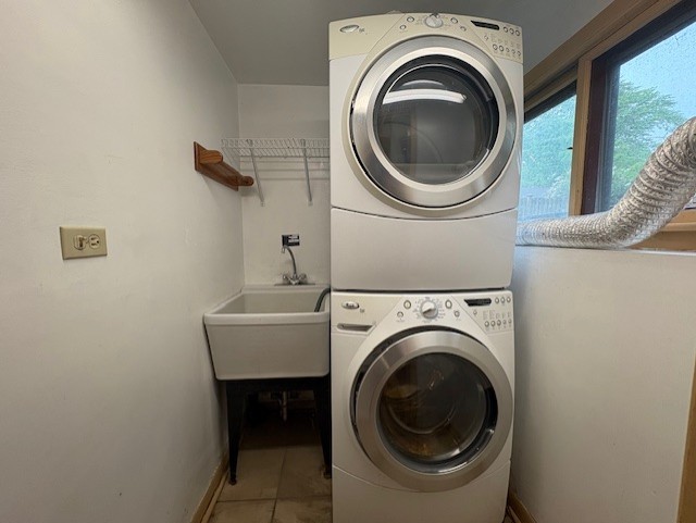 617 Busse Road Mount Prospect, IL 60056 - Photo 17 of 22 a utility room with dryer and washer