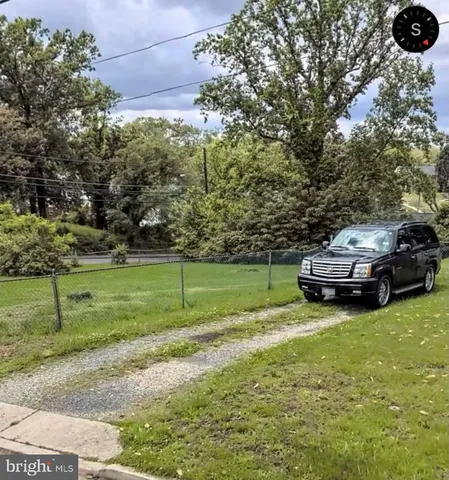 a car parked in the yard with a house