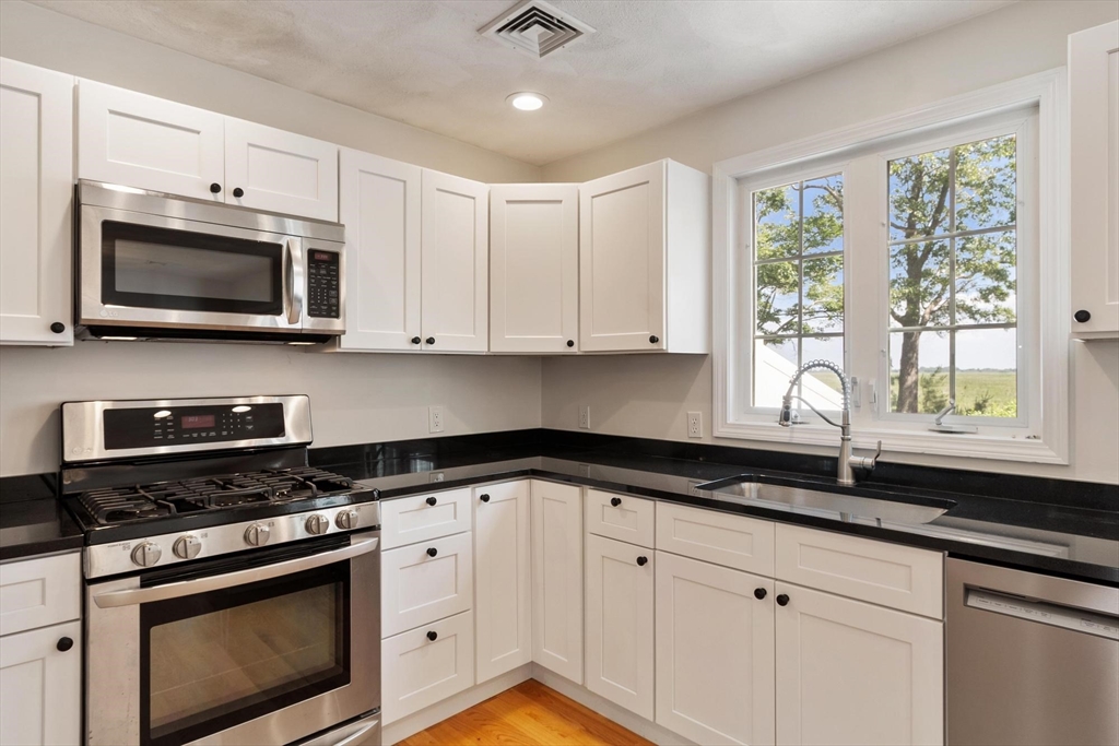 188 Beach Road, Unit 16 Salisbury, MA 01952 - Photo 9 of 39 Gallery Image 9