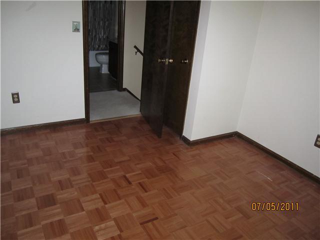 3353 Cimmaron Road Columbus, OH 43221 - Photo 6 of 10 Gallery Image 6