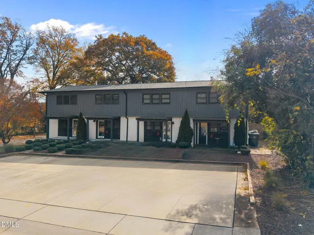 a front view of house with yard
