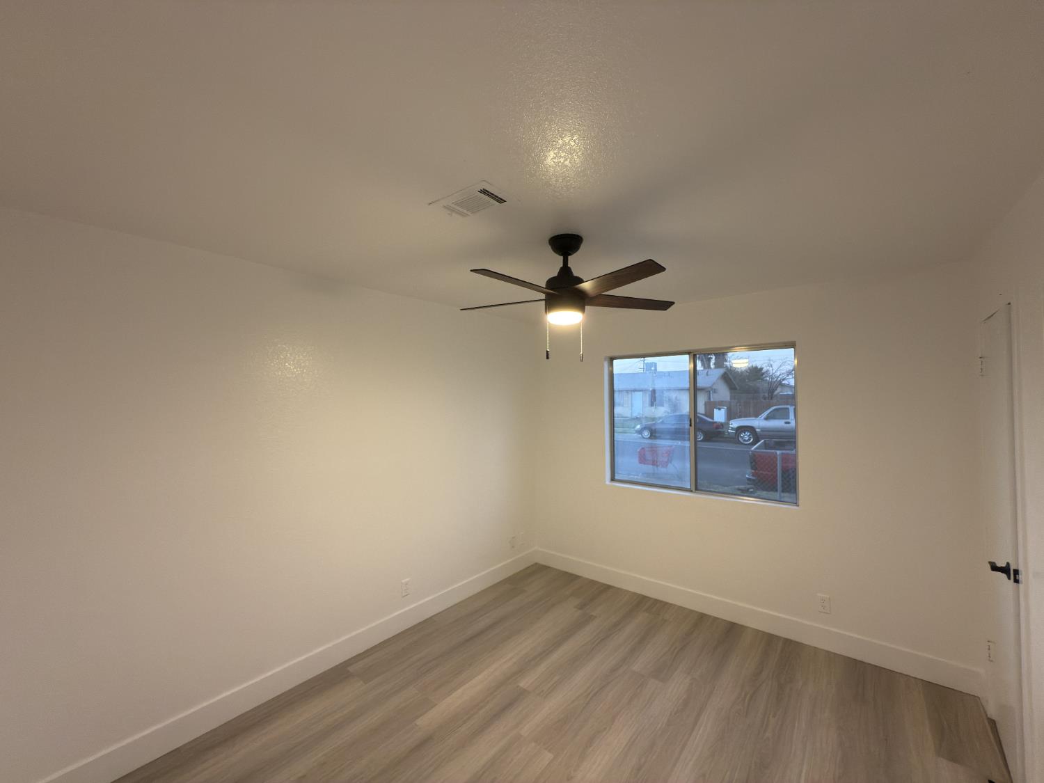 21303 South Wyatt Avenue Riverdale, CA 93656 - Photo 12 of 14 an empty room with a window and ceiling fan