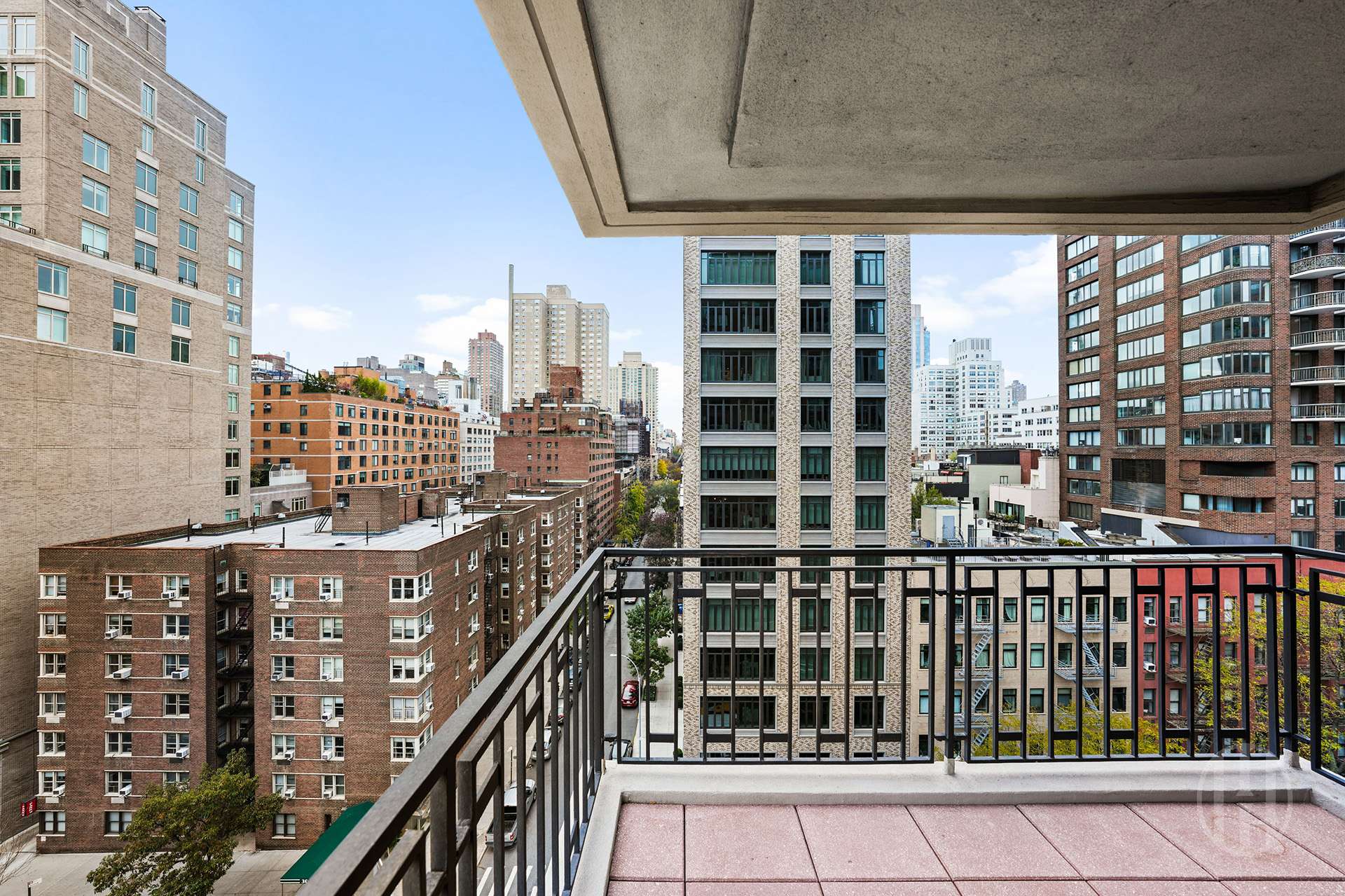 45 East End Avenue, Unit 10F Manhattan, NY 10028 - Photo 9 of 21 a view of a balcony with city view