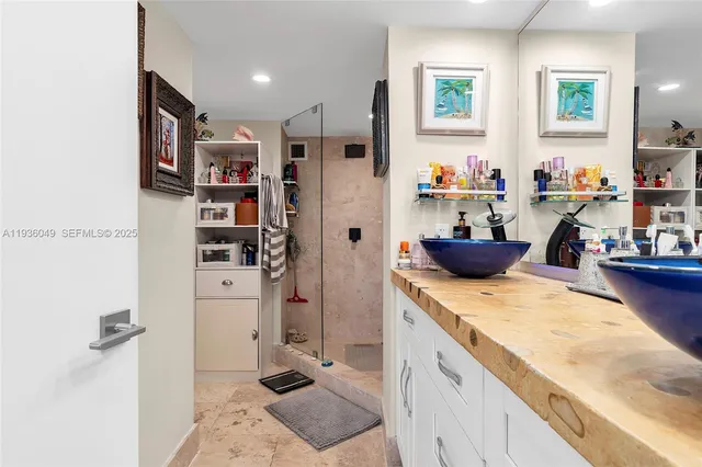 $3,250 | 1833 South Ocean Drive, Unit 1709, Hallandale Beach, FL 33009