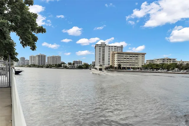 $3,250 | 1833 South Ocean Drive, Unit 1709, Hallandale Beach, FL 33009