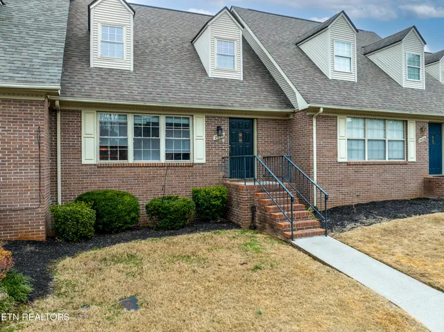 $329,900 | 2028 Cochran Place, Maryville, TN 37803