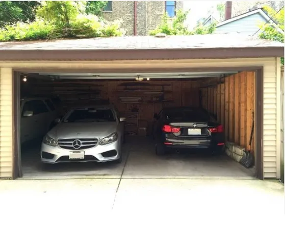 $4,650 | 622 West Briar Place, Unit 1, Chicago, IL 60657