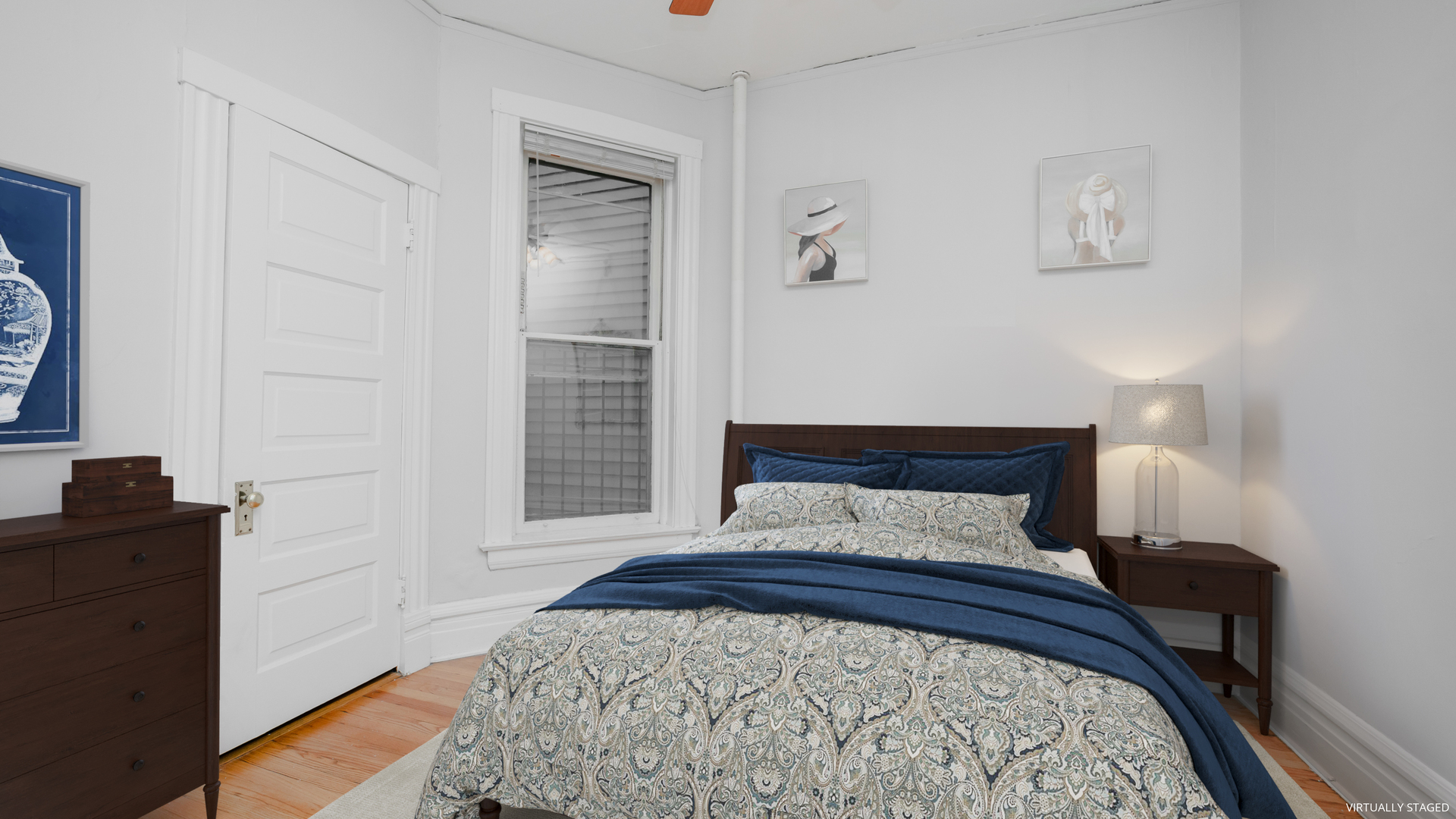 622 West Briar Place, Unit 1 Chicago, IL 60657 - Photo 8 of 20 a bedroom with a bed and wooden floor