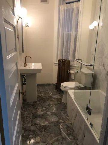 $4,650 | 622 West Briar Place, Unit 1, Chicago, IL 60657