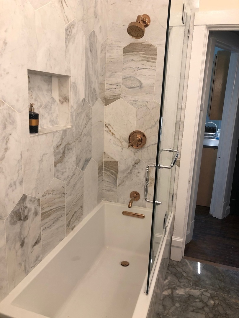 622 West Briar Place, Unit 1 Chicago, IL 60657 - Photo 10 of 20 a bathroom with a bathtub and a shower