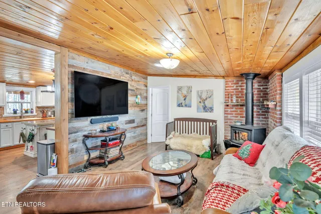 $499,900 | 351 Zac Road, Sunbright, TN 37872