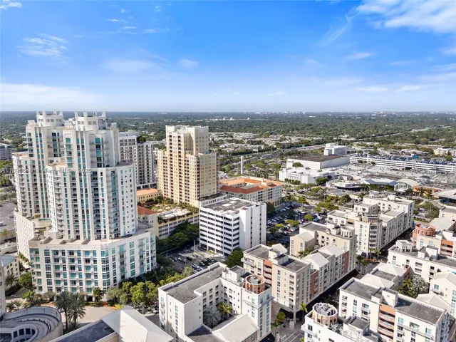 $2,490 | 9055 Southwest 73rd Court, Unit 702, Miami, FL 33156