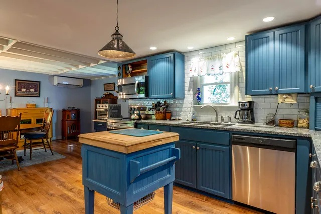 $475,000 | 319 West Street, Rockport, ME 04856