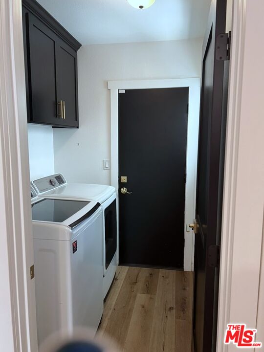 13123 West Magnolia Boulevard Sherman Oaks, CA 91423 - Photo 24 of 26 a utility room with sink dryer and washer