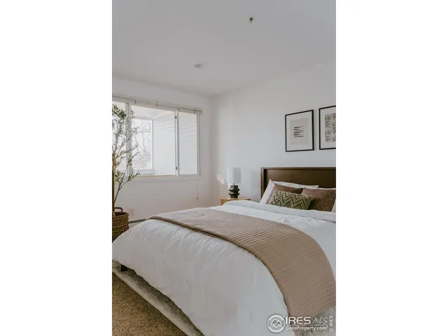 a en suite bathroom with a sink and a mirror