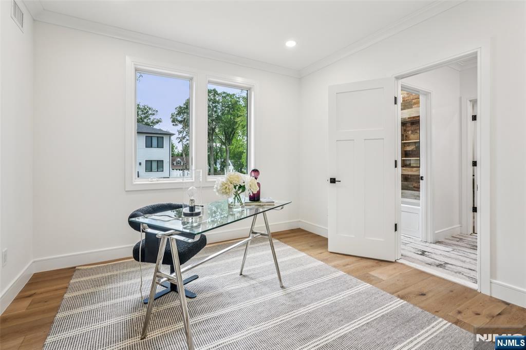 492 Oaktree Road Oradell, NJ 07649 - Photo 11 of 35